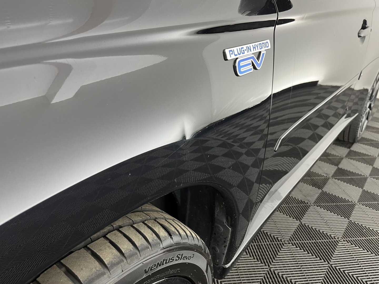 Mitsubishi Outlander 2.0 PHEV Instyle+ (Plug-in) Aut.*PANO | ADAPTIVE-CRUISE | FULL-LEATHER | XENON | NAVI-FULLMAP | KEYLESS | CAMERA | HEATED-COMFORTSEATS | ECC | SHIFT-PADDELS | PDC | CRUISE | DAB | PRIVACY-GLASS | LANE-ASSIST | 19'' ALU*