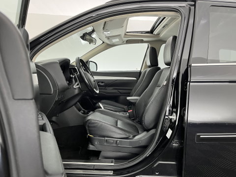 Mitsubishi Outlander 2.0 PHEV Instyle+ (Plug-in) Aut.*PANO | ADAPTIVE-CRUISE | FULL-LEATHER | XENON | NAVI-FULLMAP | KEYLESS | CAMERA | HEATED-COMFORTSEATS | ECC | SHIFT-PADDELS | PDC | CRUISE | DAB | PRIVACY-GLASS | LANE-ASSIST | 19'' ALU*