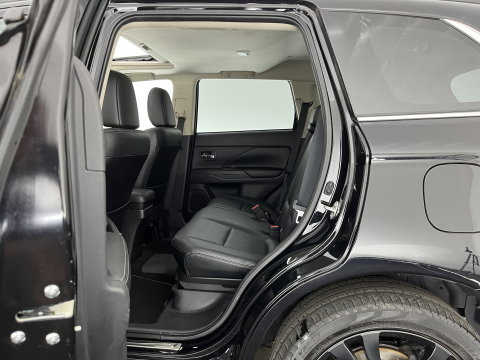 Mitsubishi Outlander 2.0 PHEV Instyle+ (Plug-in) Aut.*PANO | ADAPTIVE-CRUISE | FULL-LEATHER | XENON | NAVI-FULLMAP | KEYLESS | CAMERA | HEATED-COMFORTSEATS | ECC | SHIFT-PADDELS | PDC | CRUISE | DAB | PRIVACY-GLASS | LANE-ASSIST | 19'' ALU*