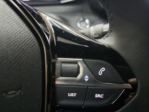 Peugeot e-2008 EV Allure Avantage 54 kWh FL Carplay camera cruise pdc 17"LM
