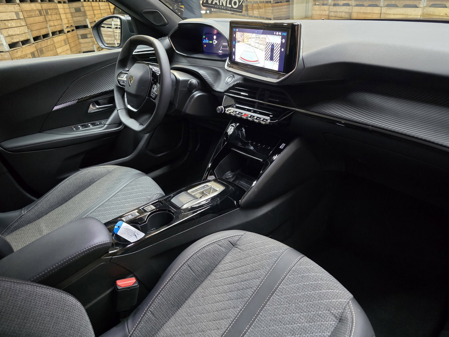 Peugeot e-2008 EV Allure Avantage 54 kWh FL Carplay camera cruise pdc 17"LM