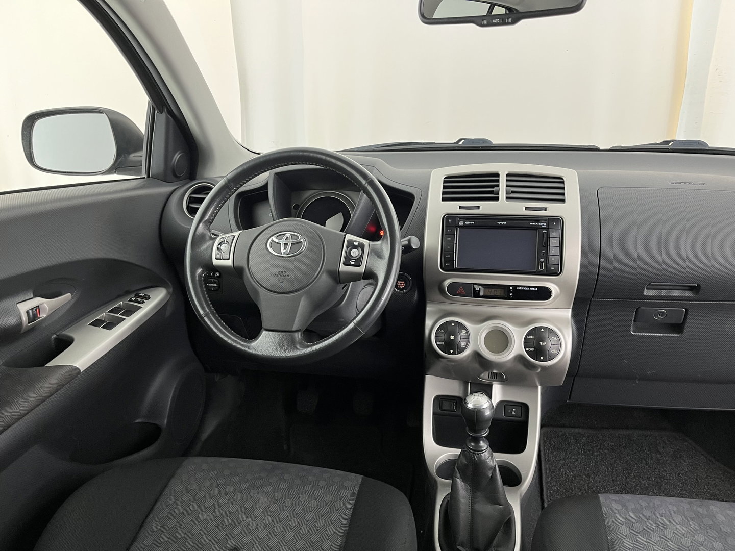 Toyota Urban Cruiser 1.3 VVT-i Dynamic *NAVI-FULLMAP | KEYLESS | ECC | PRIVACY-GLASS | TOWBAR | 16''ALU*