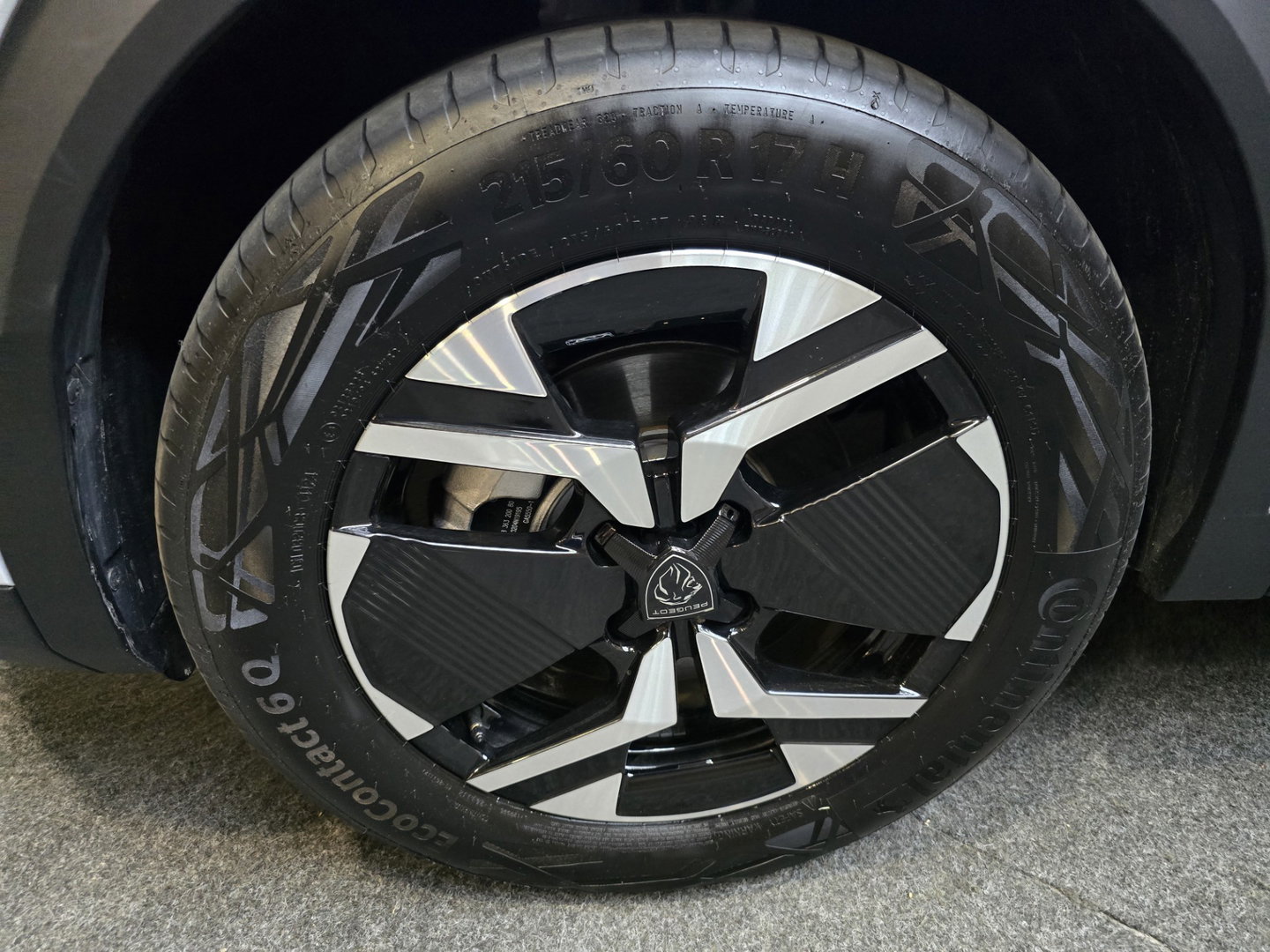 Peugeot e-2008 EV GT Avantage 54 kWh PDC Camera Navi Clima Cruise 17"LM