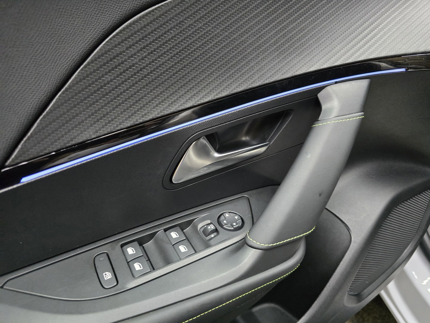 Peugeot e-2008 EV GT Avantage 54 kWh PDC Camera Navi Clima Cruise 17"LM