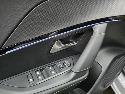 Peugeot e-2008 EV GT Avantage 54 kWh PDC Camera Navi Clima Cruise 17"LM