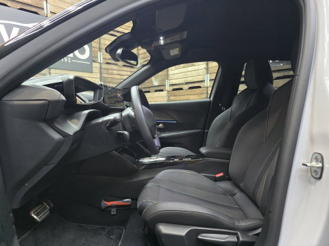 Peugeot e-2008 EV GT Avantage 54 kWh PDC Camera Navi Clima Cruise 17"LM