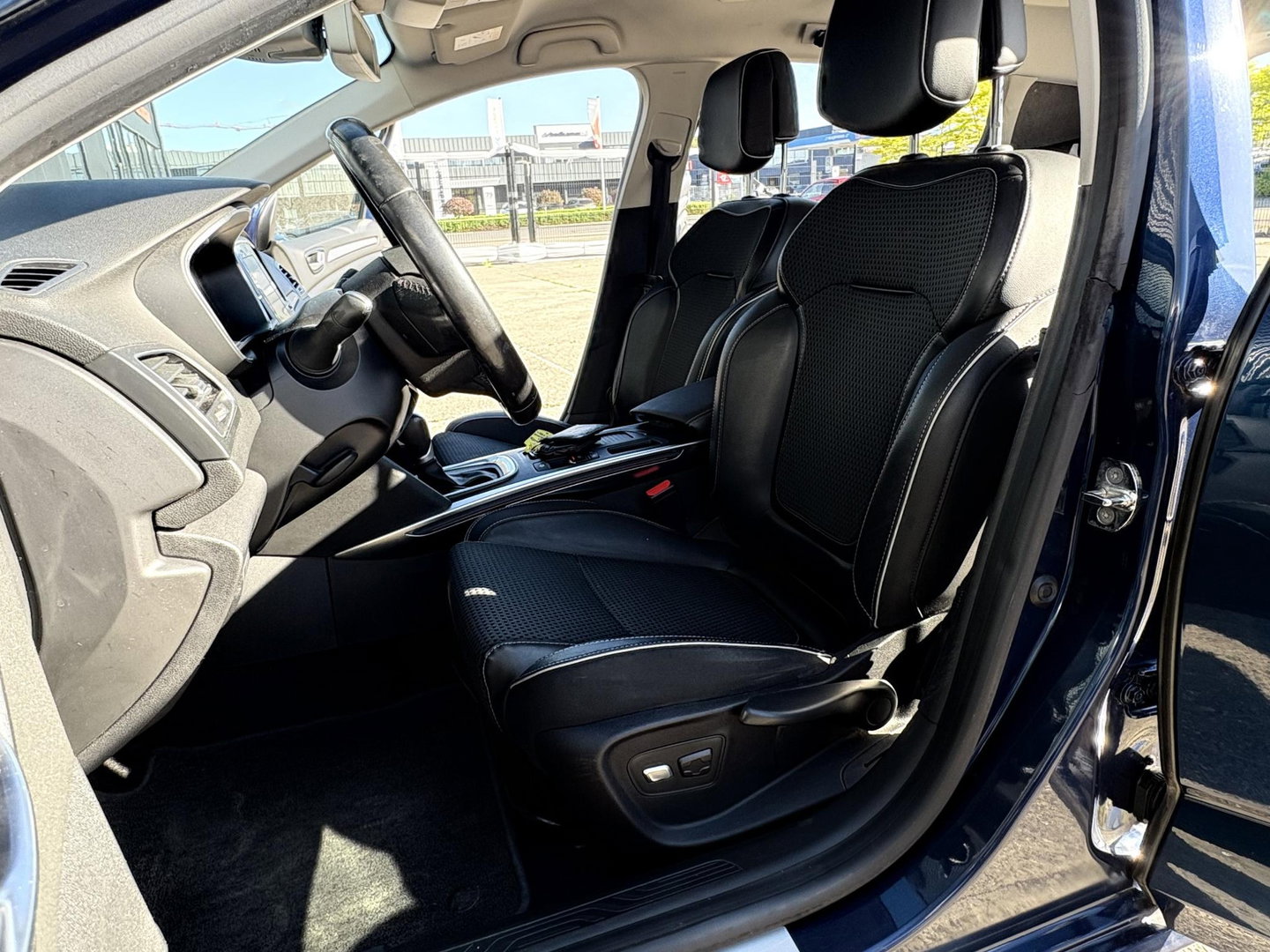 Renault Mégane Van 1.5 dCi BOSE | MARGE | AUTOMAAT | LED | GRIJS KENTEKEN | KEYLESS | CAMERA | CLIMA