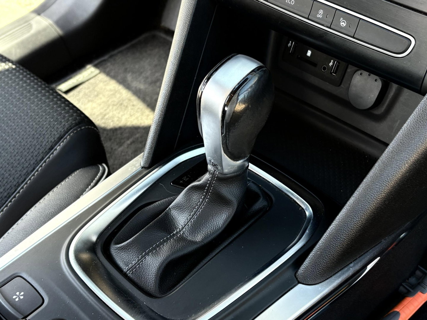 Renault Mégane Van 1.5 dCi BOSE | MARGE | AUTOMAAT | LED | GRIJS KENTEKEN | KEYLESS | CAMERA | CLIMA