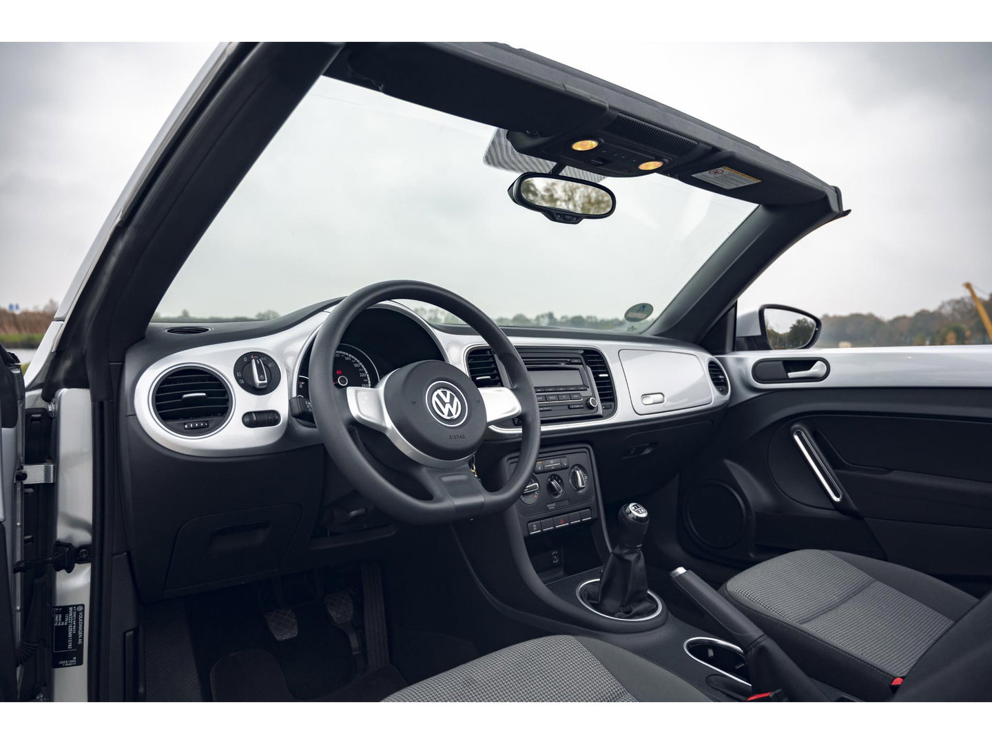 Volkswagen Beetle Cabriolet 1.2 TSI | LM VELGEN | STOELVERWARMING | ALL SEASON BANDEN