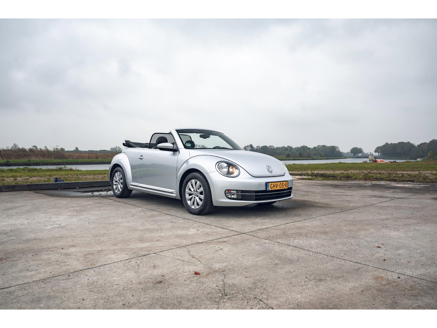 Volkswagen Beetle Cabriolet 1.2 TSI | LM VELGEN | STOELVERWARMING | ALL SEASON BANDEN