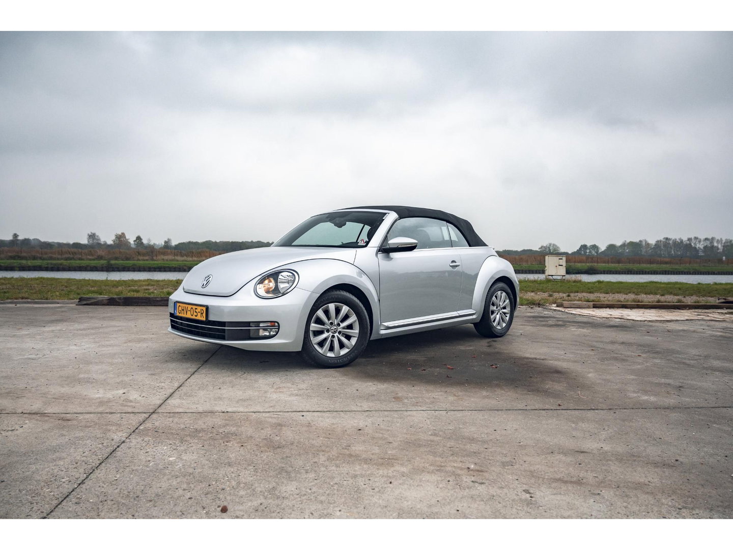 Volkswagen Beetle Cabriolet 1.2 TSI | LM VELGEN | STOELVERWARMING | ALL SEASON BANDEN
