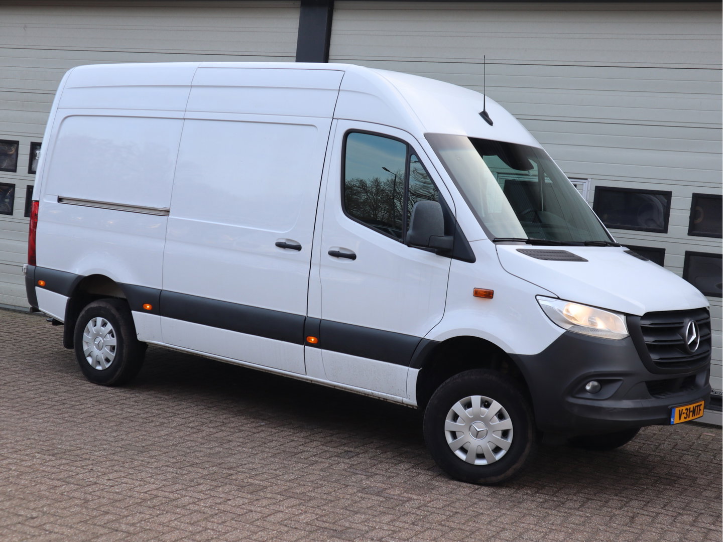 Mercedes-Benz Sprinter 316 CDI Automaat - 4x4 AWD - Euro 6 - L2H2 - MBUX - Bott Inrichting - 220 omvormer