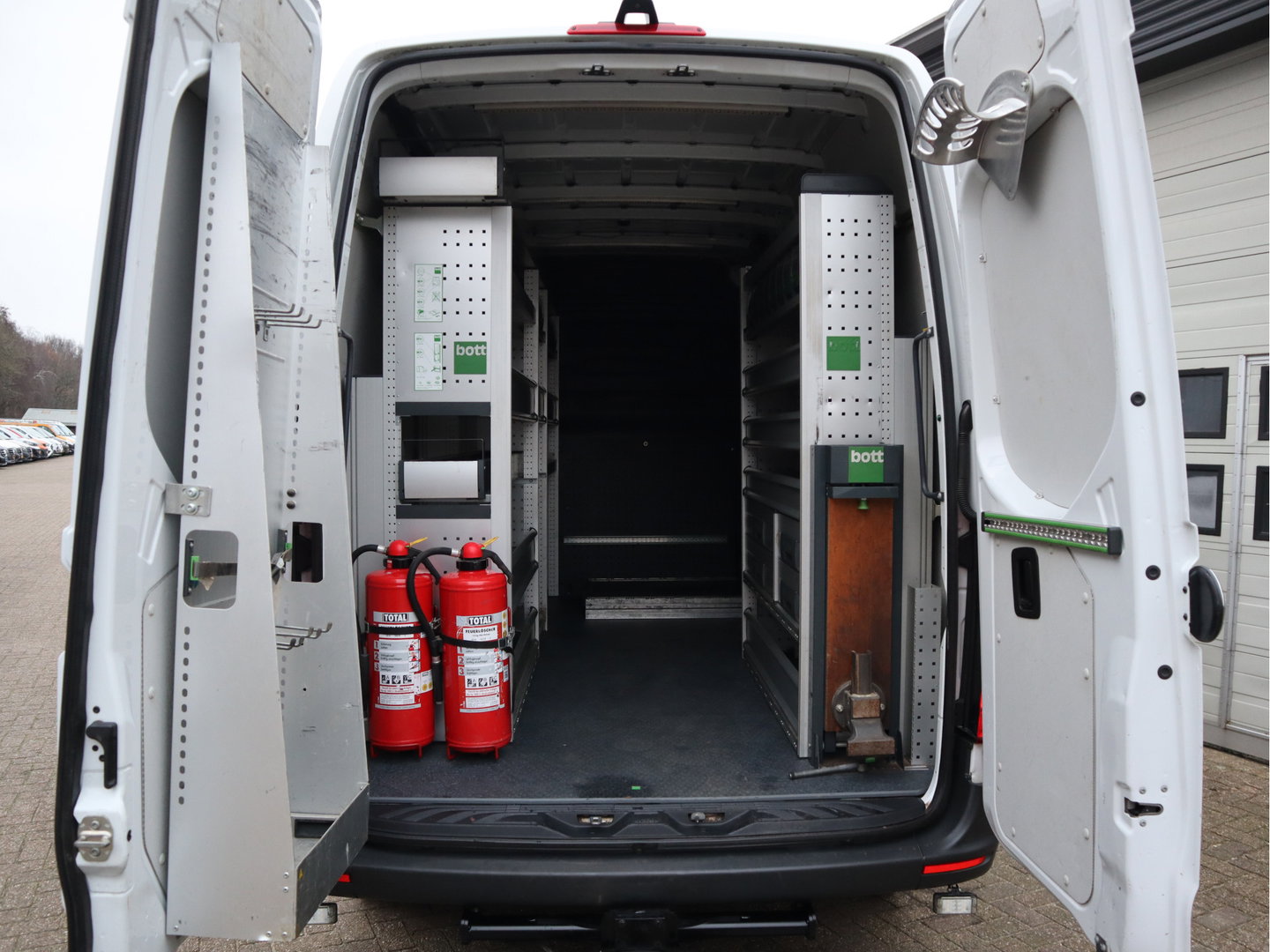 Mercedes-Benz Sprinter 316 CDI Automaat - 4x4 AWD - Euro 6 - L2H2 - MBUX - Bott Inrichting - 220 omvormer