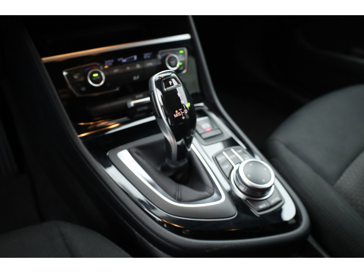 BMW 2 Serie Active Tourer 218i Executive | Cruise Control | All Season | Bluetooth | Navi | PDC+A