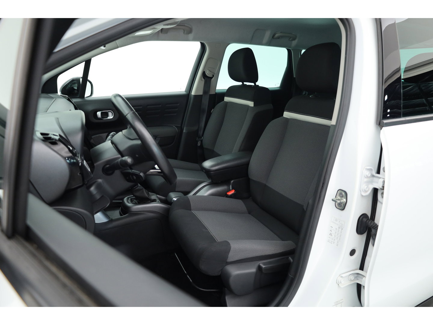 Citroën C3 Aircross 1.2 PureTech S&S Shine |  Cruise Control | Trekhaak | Keyless | HIFI | Camera | Apple CarPlay x
