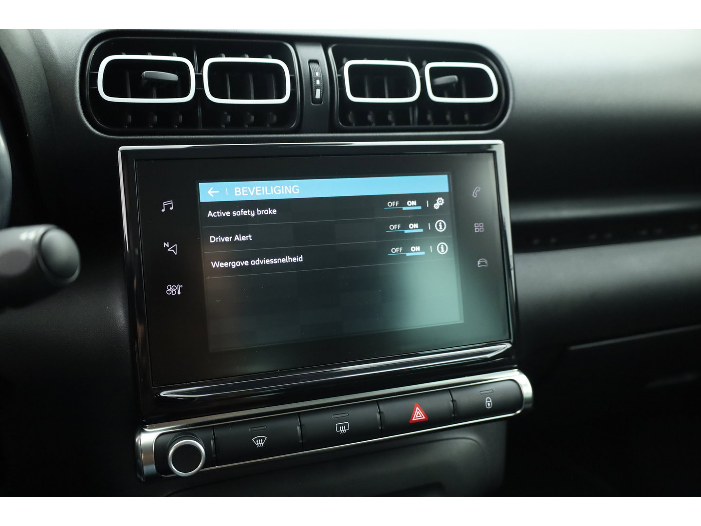 Citroën C3 Aircross 1.2 PureTech S&S Shine |  Cruise Control | Trekhaak | Keyless | HIFI | Camera | Apple CarPlay x