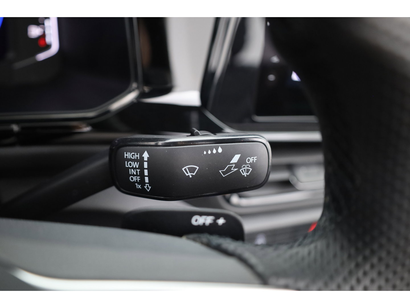 Volkswagen T-Roc Cabrio 1.5 TSI R-Line Edition Grey | Nmr. 219/999 | MAT Grijs | Leder | Stoel- Stuurverw. | Beats | Adapt. Cruise | Camera | Keyless | 19'' x
