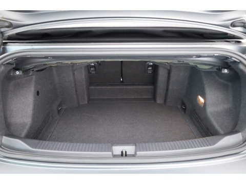 Volkswagen T-Roc Cabrio 1.5 TSI R-Line Edition Grey | Nmr. 219/999 | MAT Grijs | Leder | Stoel- Stuurverw. | Beats | Adapt. Cruise | Camera | Keyless | 19'' x