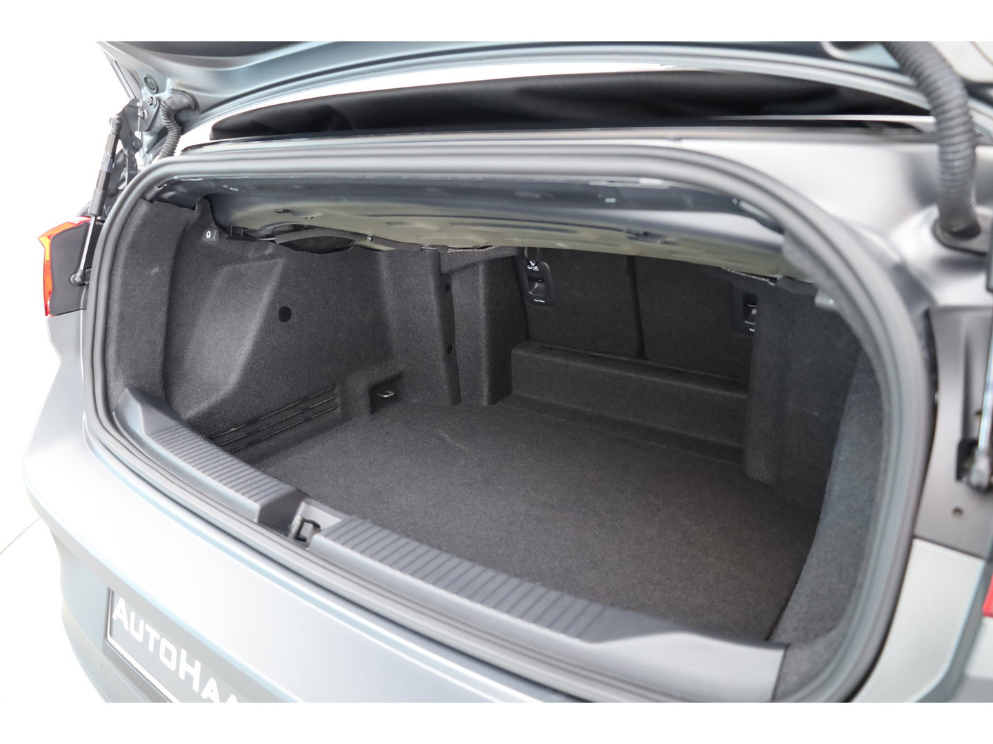 Volkswagen T-Roc Cabrio 1.5 TSI R-Line Edition Grey | Nmr. 219/999 | MAT Grijs | Leder | Stoel- Stuurverw. | Beats | Adapt. Cruise | Camera | Keyless | 19'' x