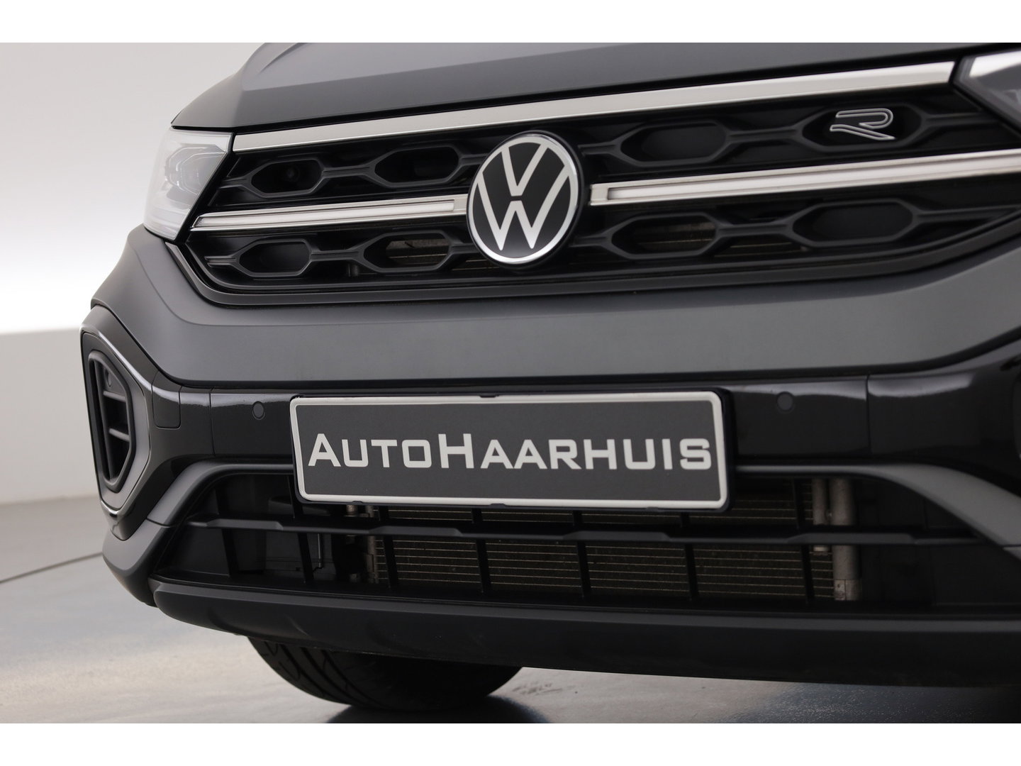 Volkswagen T-Roc Cabrio 1.5 TSI R-Line Edition Grey | Nmr. 219/999 | MAT Grijs | Leder | Stoel- Stuurverw. | Beats | Adapt. Cruise | Camera | Keyless | 19'' x