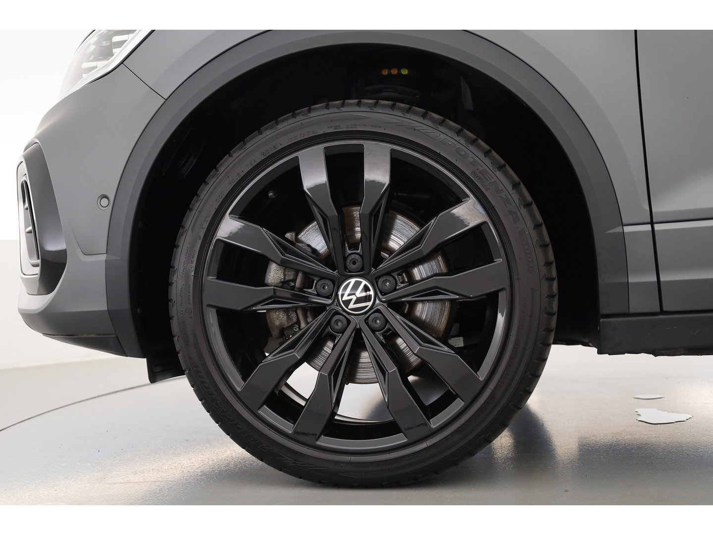 Volkswagen T-Roc Cabrio 1.5 TSI R-Line Edition Grey | Nmr. 219/999 | MAT Grijs | Leder | Stoel- Stuurverw. | Beats | Adapt. Cruise | Camera | Keyless | 19'' x