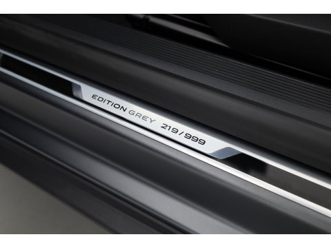 Volkswagen T-Roc Cabrio 1.5 TSI R-Line Edition Grey | Nmr. 219/999 | MAT Grijs | Leder | Stoel- Stuurverw. | Beats | Adapt. Cruise | Camera | Keyless | 19'' x