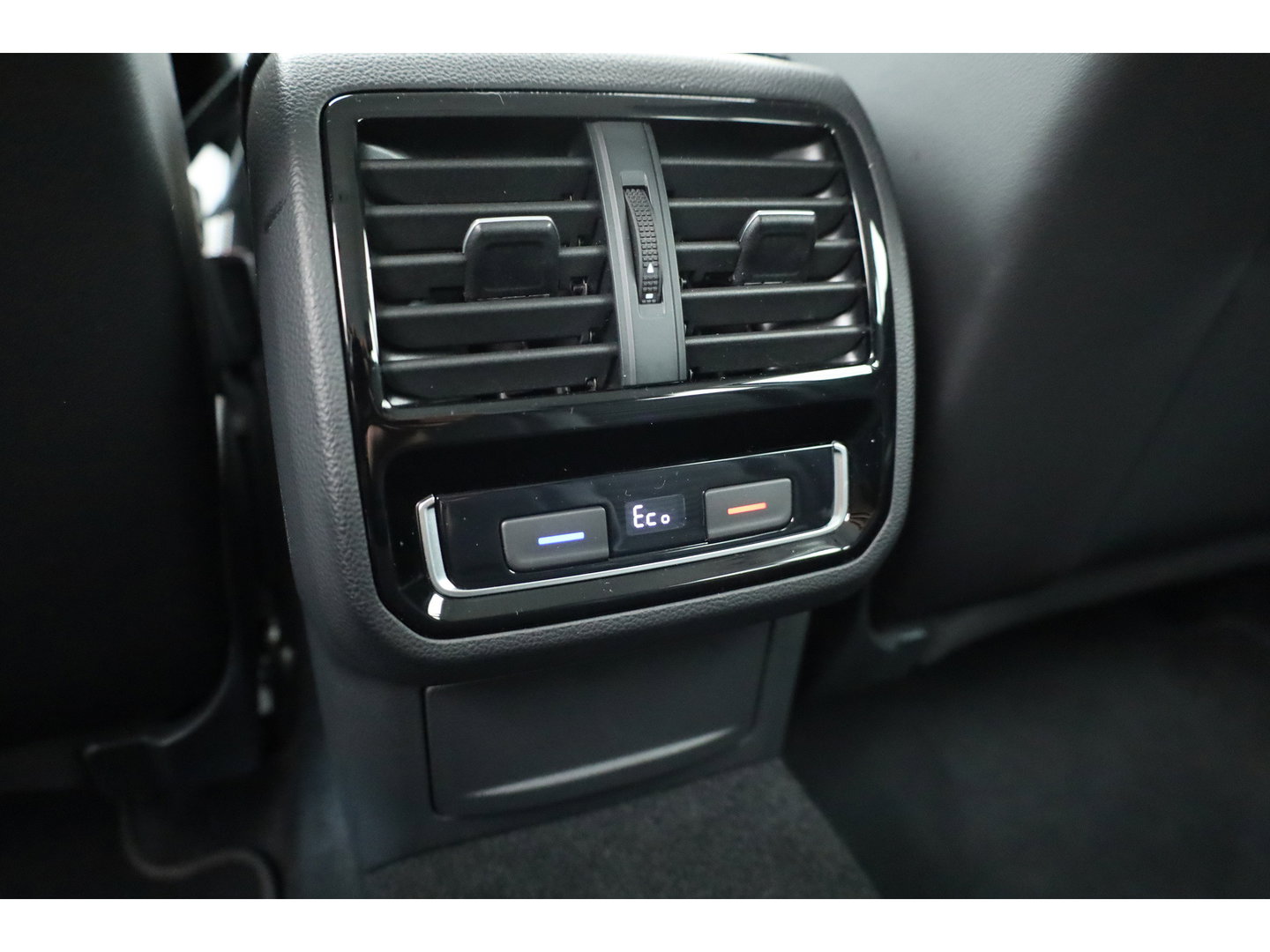 Volkswagen Passat 1.4 TSI PHEV GTE Business | Adapt. Cruise | Camera | Memory Seat | Stoel-Stuurverw. | Leder | Apple CarPlay & Android Auto