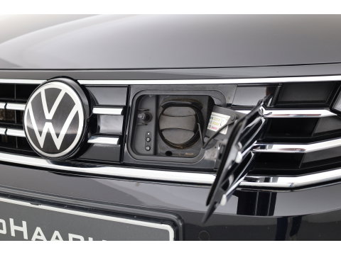 Volkswagen Passat 1.4 TSI PHEV GTE Business | Adapt. Cruise | Camera | Memory Seat | Stoel-Stuurverw. | Leder | Apple CarPlay & Android Auto
