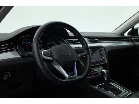 Volkswagen Passat 1.4 TSI PHEV GTE Business | Adapt. Cruise | Camera | Memory Seat | Stoel-Stuurverw. | Leder | Apple CarPlay & Android Auto