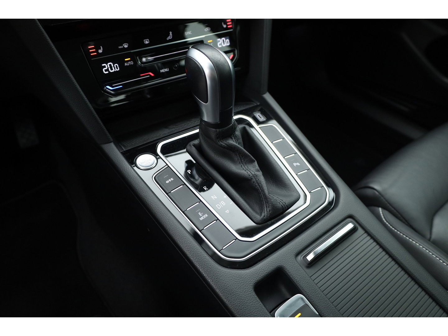 Volkswagen Passat 1.4 TSI PHEV GTE Business | Adapt. Cruise | Camera | Memory Seat | Stoel-Stuurverw. | Leder | Apple CarPlay & Android Auto
