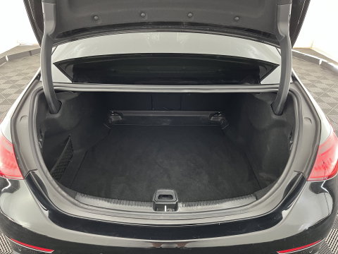 Mercedes-Benz C-Klasse 180 AMG Line (INCL.BTW) *LEATHER | FULL-LED | HEATED-SPORTSEATS | DIGI-COCKPIT | BLINDSPOT | CAMERA | DAB | AMBIENT-LIGHT | SHIFT-PADDLES | PRIVACY-GLASS | ECC | PDC | CRUISE | 19''ALU*
