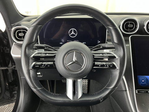 Mercedes-Benz C-Klasse 180 AMG Line (INCL.BTW) *LEATHER | FULL-LED | HEATED-SPORTSEATS | DIGI-COCKPIT | BLINDSPOT | CAMERA | DAB | AMBIENT-LIGHT | SHIFT-PADDLES | PRIVACY-GLASS | ECC | PDC | CRUISE | 19''ALU*