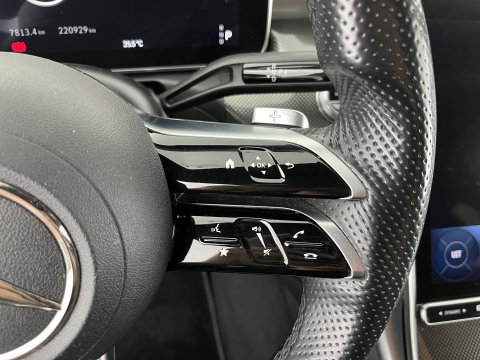 Mercedes-Benz C-Klasse 180 AMG Line (INCL.BTW) *LEATHER | FULL-LED | HEATED-SPORTSEATS | DIGI-COCKPIT | BLINDSPOT | CAMERA | DAB | AMBIENT-LIGHT | SHIFT-PADDLES | PRIVACY-GLASS | ECC | PDC | CRUISE | 19''ALU*