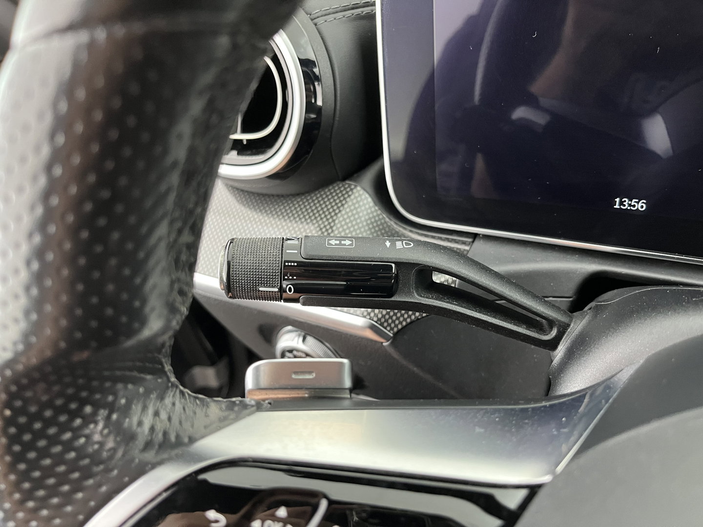 Mercedes-Benz C-Klasse 180 AMG Line (INCL.BTW) *LEATHER | FULL-LED | HEATED-SPORTSEATS | DIGI-COCKPIT | BLINDSPOT | CAMERA | DAB | AMBIENT-LIGHT | SHIFT-PADDLES | PRIVACY-GLASS | ECC | PDC | CRUISE | 19''ALU*
