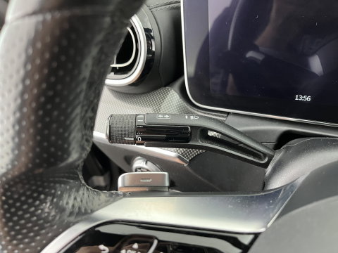 Mercedes-Benz C-Klasse 180 AMG Line (INCL.BTW) *LEATHER | FULL-LED | HEATED-SPORTSEATS | DIGI-COCKPIT | BLINDSPOT | CAMERA | DAB | AMBIENT-LIGHT | SHIFT-PADDLES | PRIVACY-GLASS | ECC | PDC | CRUISE | 19''ALU*