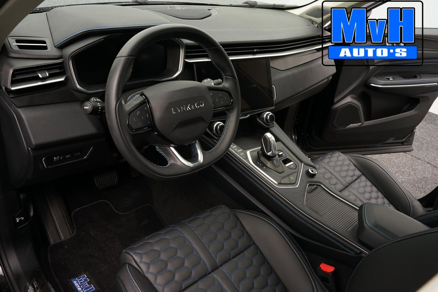 Lynk & Co 01 1.5 Plug-in Hybride|FULL BLACK XL|LEER|360ºCAM