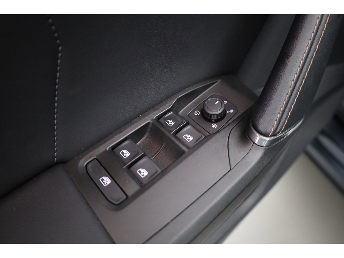 CUPRA Formentor 1.4 e-Hybrid Business | Dig. Cockpit | Adapt. Cruise | Camera | Keyless | Stoel-Stuurverw. | 18'' | SOH 96% | x