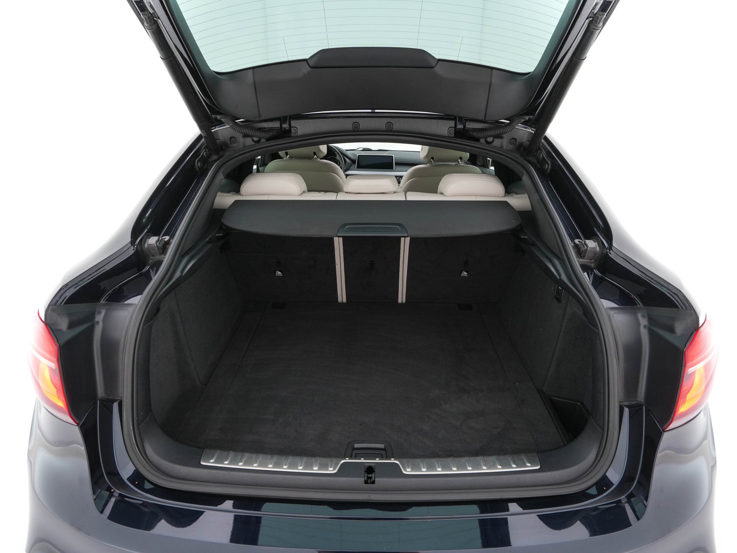 BMW X6 M50d (INCL-BTW) Aut. *PANO | HEAD-UP | LEATHER | FULL-LED | HARMAN/KARDON | DIGI-COCKPIT | CAMERA | MEMORY-PACK | HEATED-COMFORTSEATS | NAVI-FULLMAP | SHIFT-PADDLES | PRIVACYGLASS | 20"ALU*