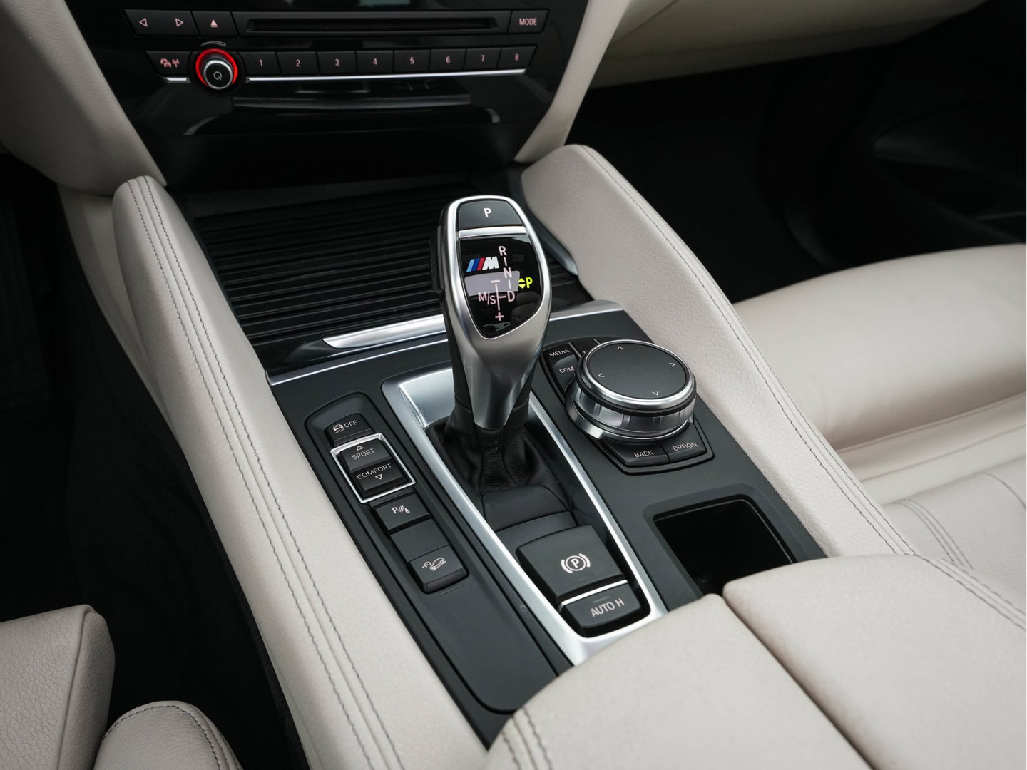 BMW X6 M50d (INCL-BTW) Aut. *PANO | HEAD-UP | LEATHER | FULL-LED | HARMAN/KARDON | DIGI-COCKPIT | CAMERA | MEMORY-PACK | HEATED-COMFORTSEATS | NAVI-FULLMAP | SHIFT-PADDLES | PRIVACYGLASS | 20"ALU*