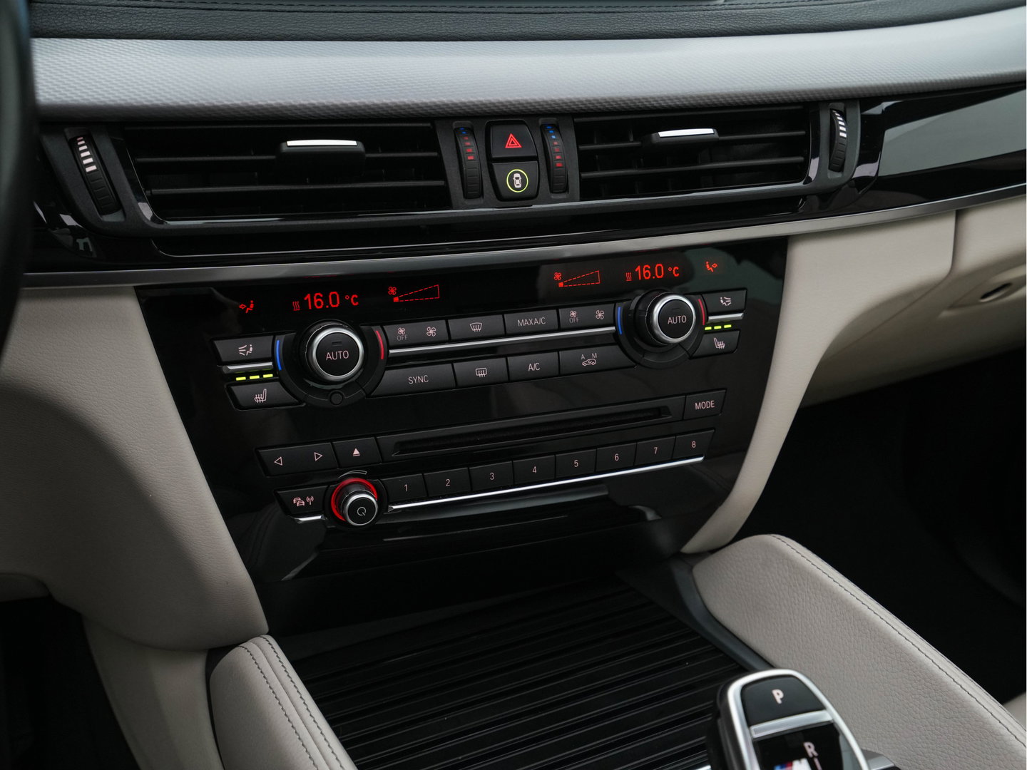 BMW X6 M50d (INCL-BTW) Aut. *PANO | HEAD-UP | LEATHER | FULL-LED | HARMAN/KARDON | DIGI-COCKPIT | CAMERA | MEMORY-PACK | HEATED-COMFORTSEATS | NAVI-FULLMAP | SHIFT-PADDLES | PRIVACYGLASS | 20"ALU*