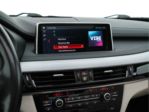 BMW X6 M50d (INCL-BTW) Aut. *PANO | HEAD-UP | LEATHER | FULL-LED | HARMAN/KARDON | DIGI-COCKPIT | CAMERA | MEMORY-PACK | HEATED-COMFORTSEATS | NAVI-FULLMAP | SHIFT-PADDLES | PRIVACYGLASS | 20"ALU*