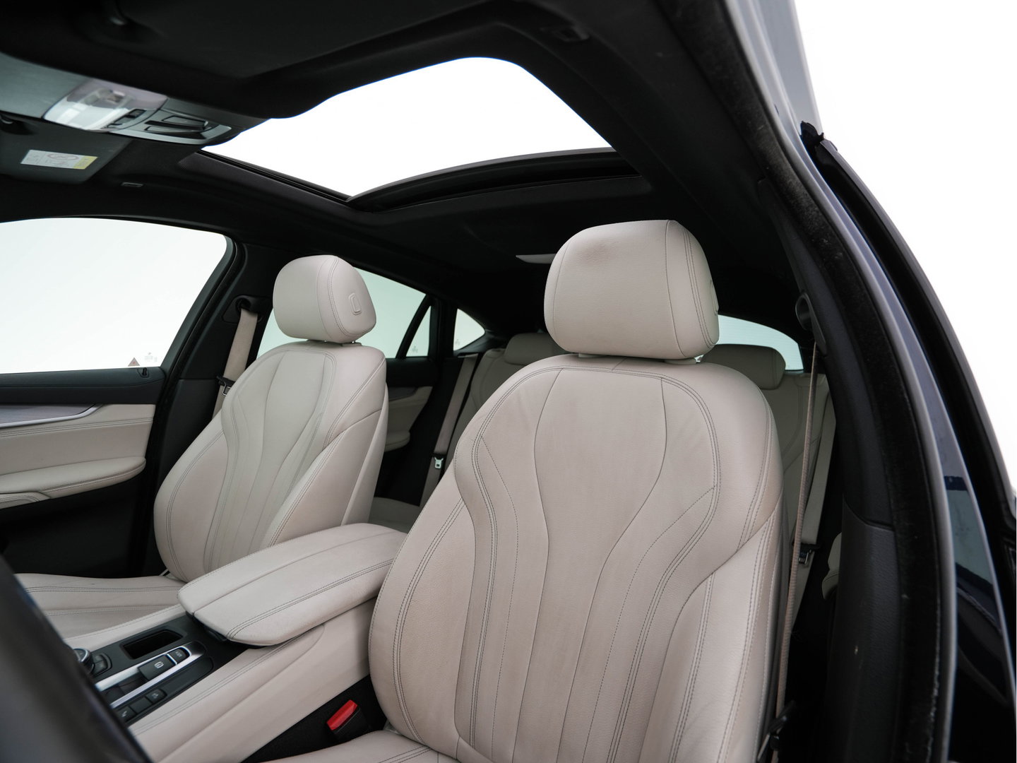 BMW X6 M50d (INCL-BTW) Aut. *PANO | HEAD-UP | LEATHER | FULL-LED | HARMAN/KARDON | DIGI-COCKPIT | CAMERA | MEMORY-PACK | HEATED-COMFORTSEATS | NAVI-FULLMAP | SHIFT-PADDLES | PRIVACYGLASS | 20"ALU*