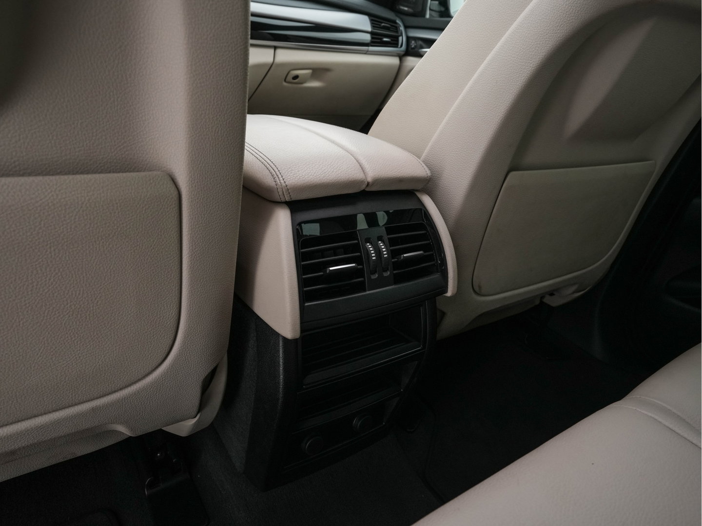 BMW X6 M50d (INCL-BTW) Aut. *PANO | HEAD-UP | LEATHER | FULL-LED | HARMAN/KARDON | DIGI-COCKPIT | CAMERA | MEMORY-PACK | HEATED-COMFORTSEATS | NAVI-FULLMAP | SHIFT-PADDLES | PRIVACYGLASS | 20"ALU*