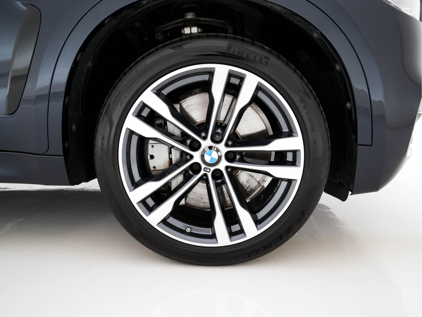 BMW X6 M50d (INCL-BTW) Aut. *PANO | HEAD-UP | LEATHER | FULL-LED | HARMAN/KARDON | DIGI-COCKPIT | CAMERA | MEMORY-PACK | HEATED-COMFORTSEATS | NAVI-FULLMAP | SHIFT-PADDLES | PRIVACYGLASS | 20"ALU*