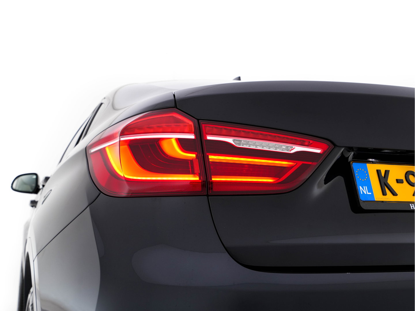BMW X6 M50d (INCL-BTW) Aut. *PANO | HEAD-UP | LEATHER | FULL-LED | HARMAN/KARDON | DIGI-COCKPIT | CAMERA | MEMORY-PACK | HEATED-COMFORTSEATS | NAVI-FULLMAP | SHIFT-PADDLES | PRIVACYGLASS | 20"ALU*