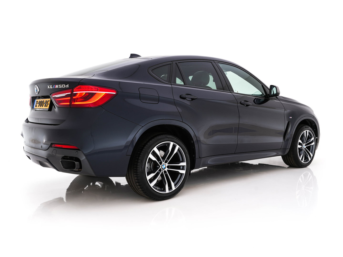 BMW X6 M50d (INCL-BTW) Aut. *PANO | HEAD-UP | LEATHER | FULL-LED | HARMAN/KARDON | DIGI-COCKPIT | CAMERA | MEMORY-PACK | HEATED-COMFORTSEATS | NAVI-FULLMAP | SHIFT-PADDLES | PRIVACYGLASS | 20"ALU*