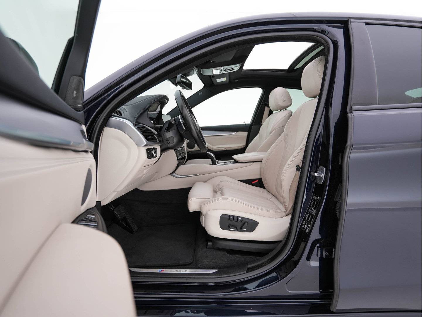 BMW X6 M50d (INCL-BTW) Aut. *PANO | HEAD-UP | LEATHER | FULL-LED | HARMAN/KARDON | DIGI-COCKPIT | CAMERA | MEMORY-PACK | HEATED-COMFORTSEATS | NAVI-FULLMAP | SHIFT-PADDLES | PRIVACYGLASS | 20"ALU*