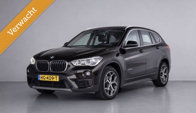 BMW X1 - sDrive20i AUTOMAAT*NL AUTO*AFN. HAAK*LEDER*STOELVERW*HEAD UP