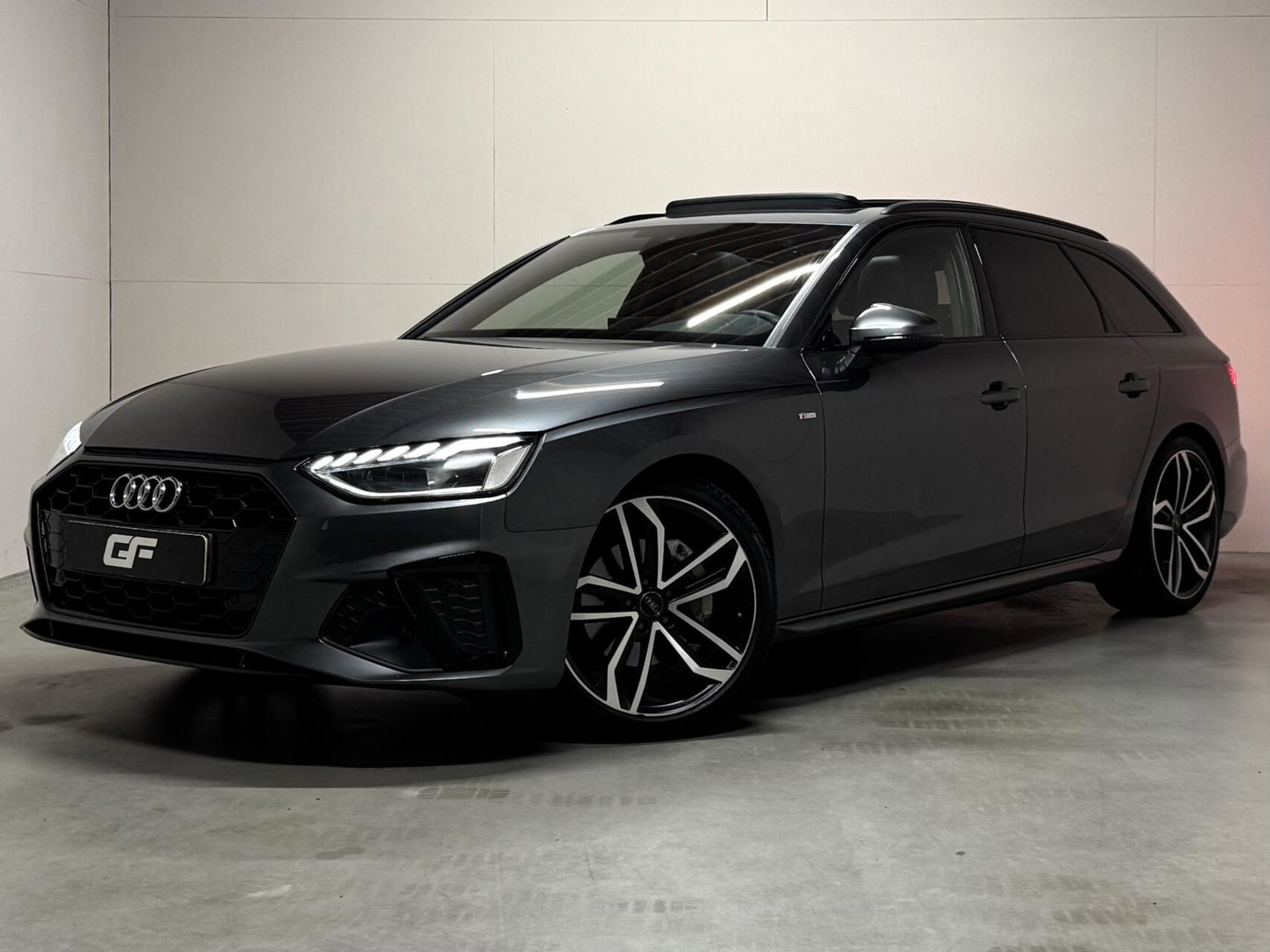 Audi A4 Avant 40 TFSI S-line Black Edition Pano Leer Memory B&O Sfeer NAP
