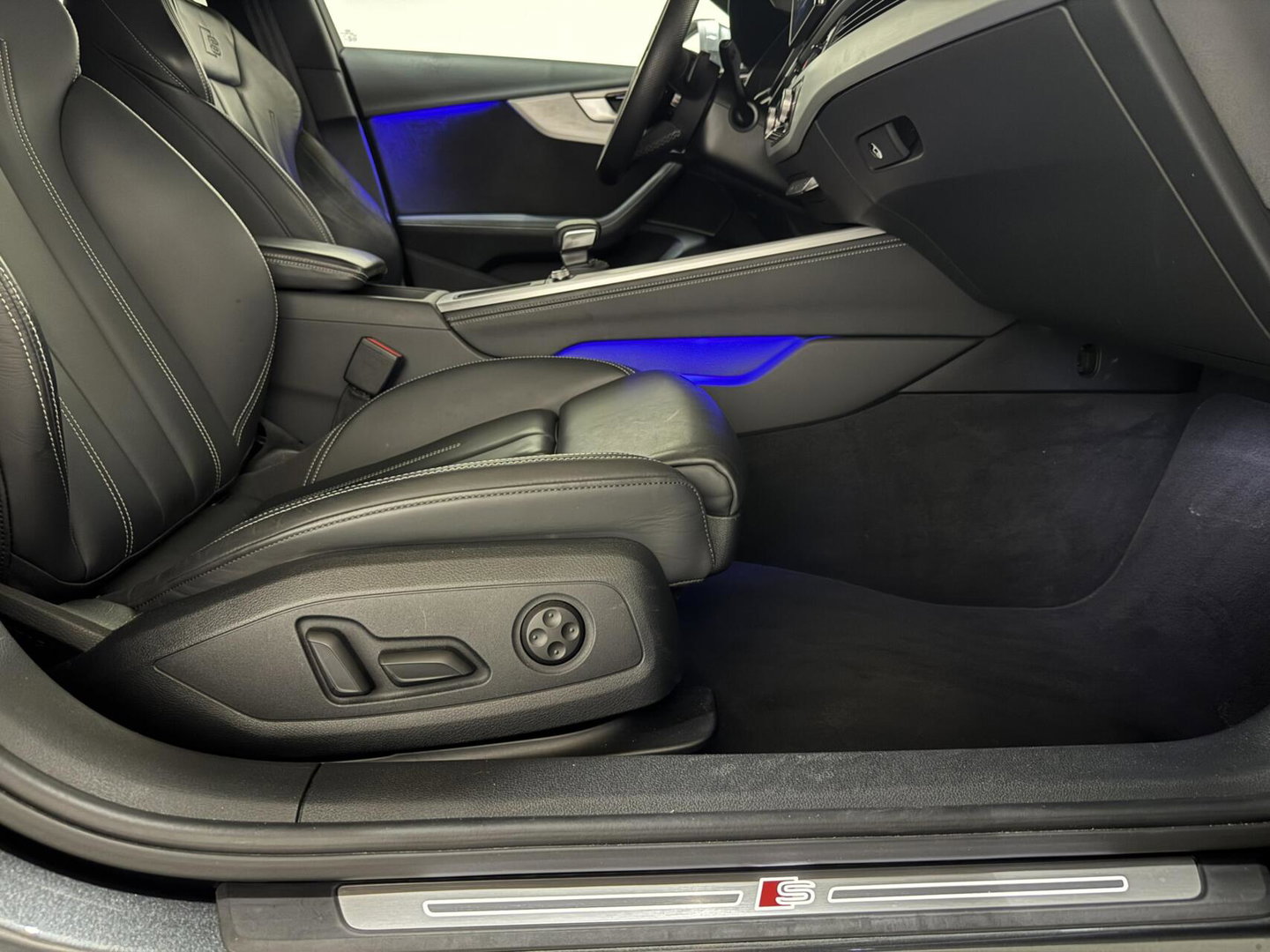 Audi A4 Avant 40 TFSI S-line Black Edition Pano Leer Memory B&O Sfeer NAP